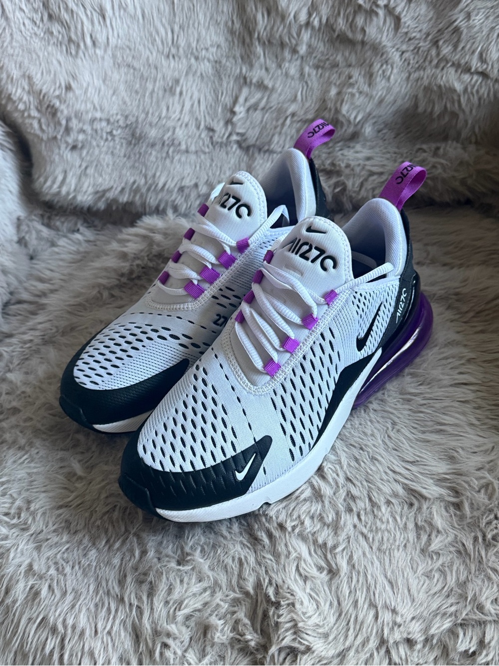 Nike Women's White Black and Purple Air Max 270 Sneakers - Picture 2 of 7